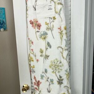 Floral Patterned Plush Blanket